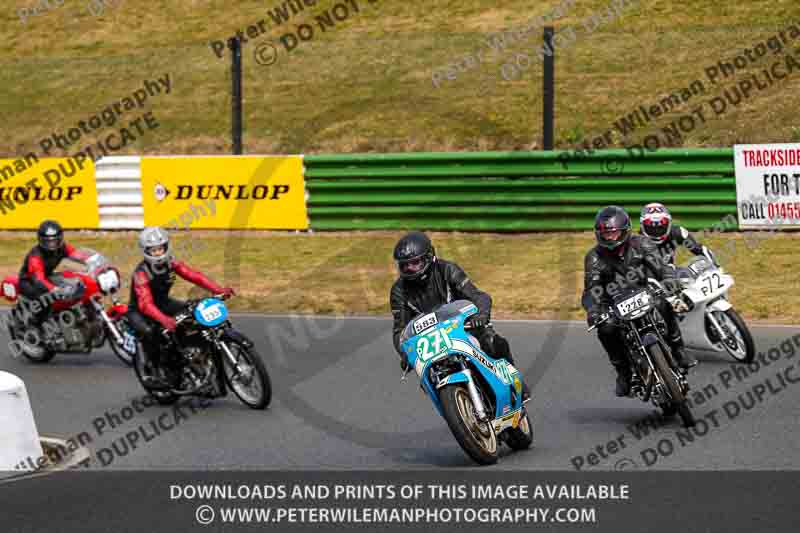 Vintage motorcycle club;eventdigitalimages;mallory park;mallory park trackday photographs;no limits trackdays;peter wileman photography;trackday digital images;trackday photos;vmcc festival 1000 bikes photographs